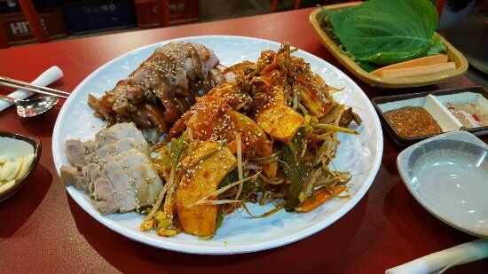 Ba U Ne Pig's Feet Bossam